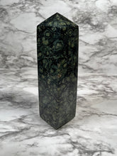 Load image into Gallery viewer, 4lb 2.2oz LARGE KAMBABA JASPER TOWER
